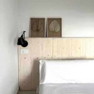 Detalle del dormitorio con cama doble