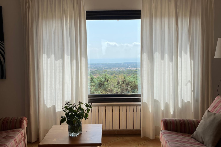 Salón comedor con vistas al campo